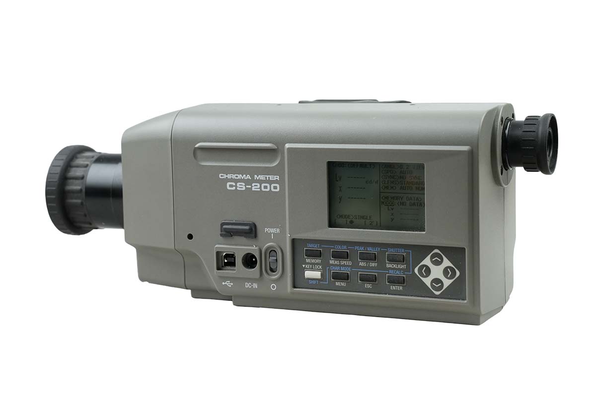 KONICA MINOLTA MODEL CS-200 CHROMA METER MOUNTED ON ALUMINUM 2 AXIS STAGE KONICA MINOLTA MODEL CS-200