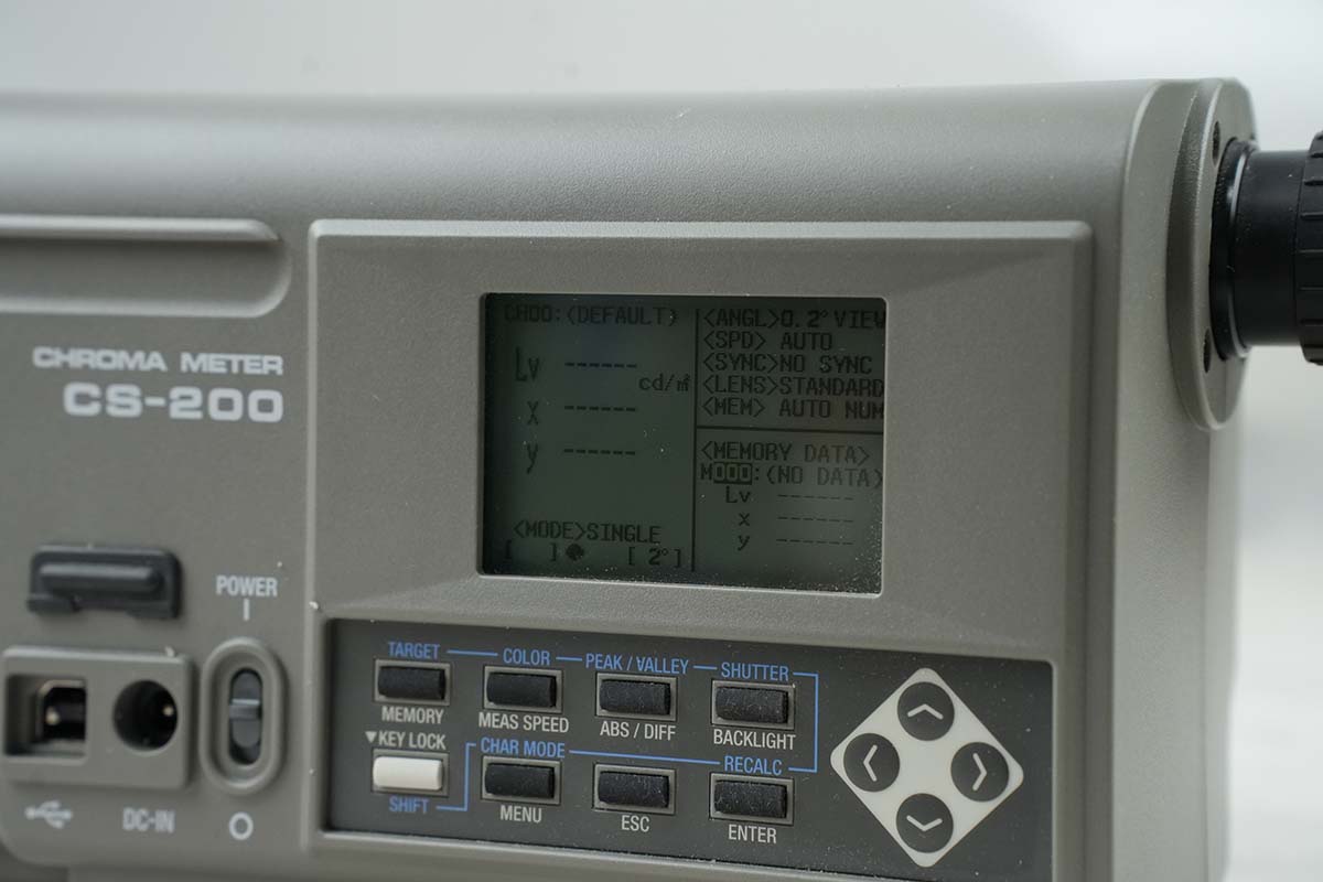 KONICA MINOLTA MODEL CS-200 CHROMA METER MOUNTED ON ALUMINUM 2 AXIS STAGE KONICA MINOLTA MODEL CS-200