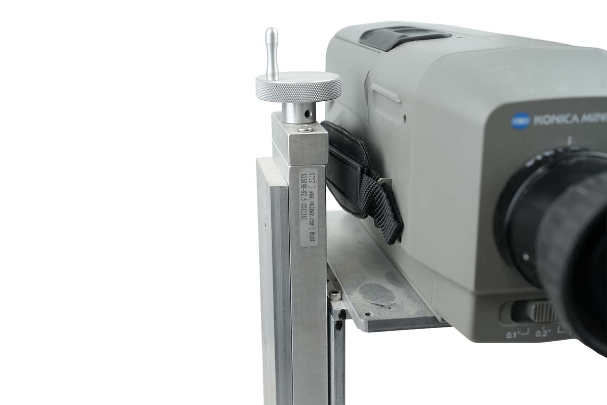 KONICA MINOLTA MODEL CS-200 CHROMA METER MOUNTED ON ALUMINUM 2 AXIS STAGE KONICA MINOLTA MODEL CS-200