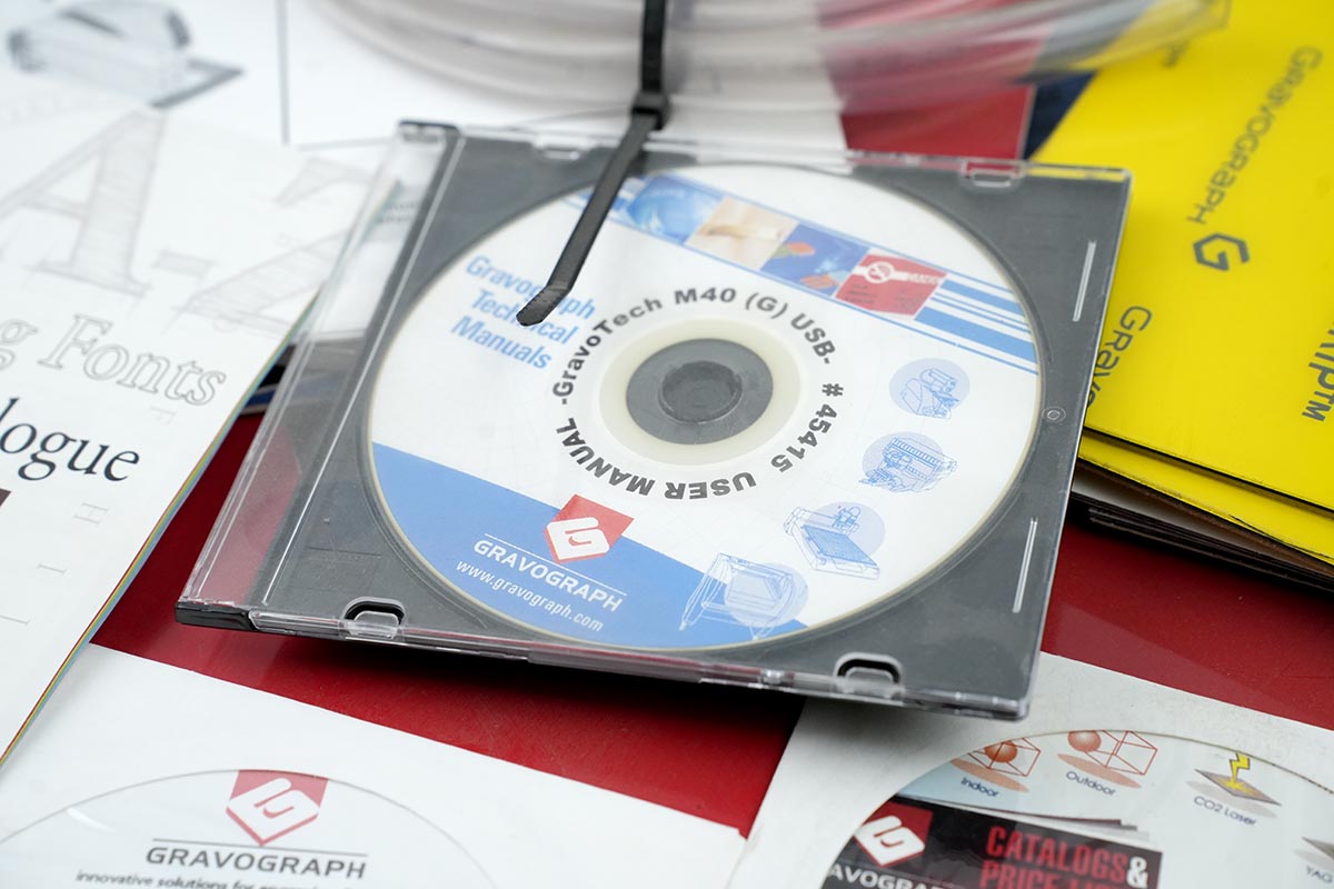 Gravograph M40 Engraver with quick click software and accessories Gravograph M40 Engraver with quick click software and accessories - Image 7