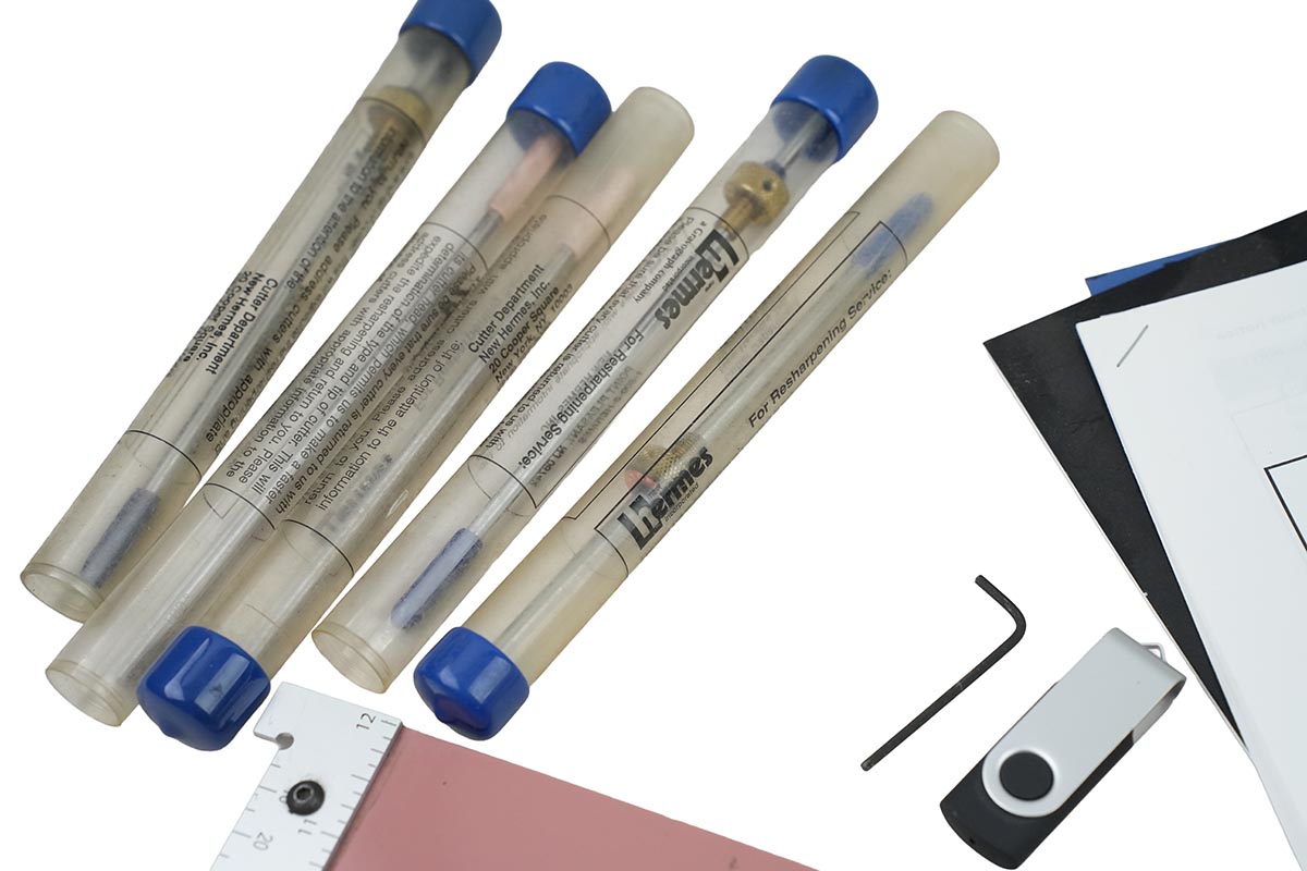 Gravograph M40 Engraver with quick click software and accessories Gravograph M40 Engraver with quick click software and accessories - Image 9