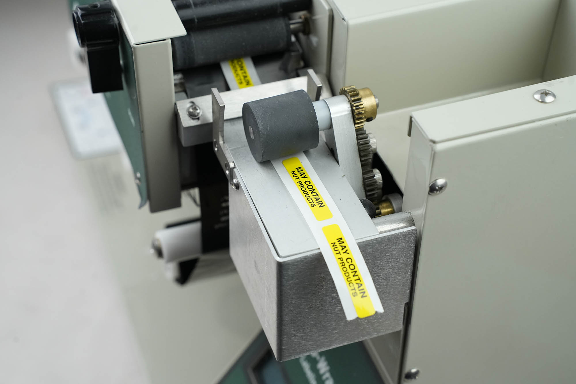 Auto-Wrap Medical Packaging Syringe Labeler SL-1 Auto-Wrap Medical Packaging Syringe Labeler SL-1