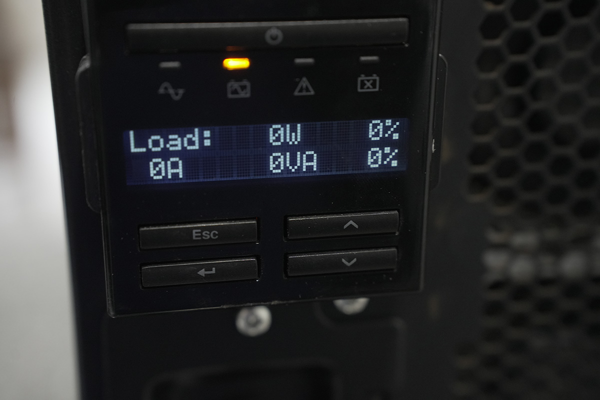 APC Smart-UPS X3000 SMX3000LV 3000VA 2700W Rack/Tower UPS Battery Backup 120V APC Smart-UPS X3000 SMX3000LV 3000VA 2700W Rack/Tower UPS Battery Backup 120V