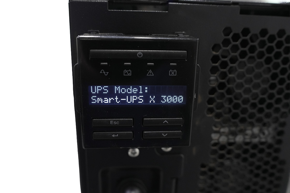 APC Smart-UPS X3000 SMX3000LV 3000VA 2700W Rack/Tower UPS Battery Backup 120V APC Smart-UPS X3000 SMX3000LV 3000VA 2700W Rack/Tower UPS Battery Backup 120V