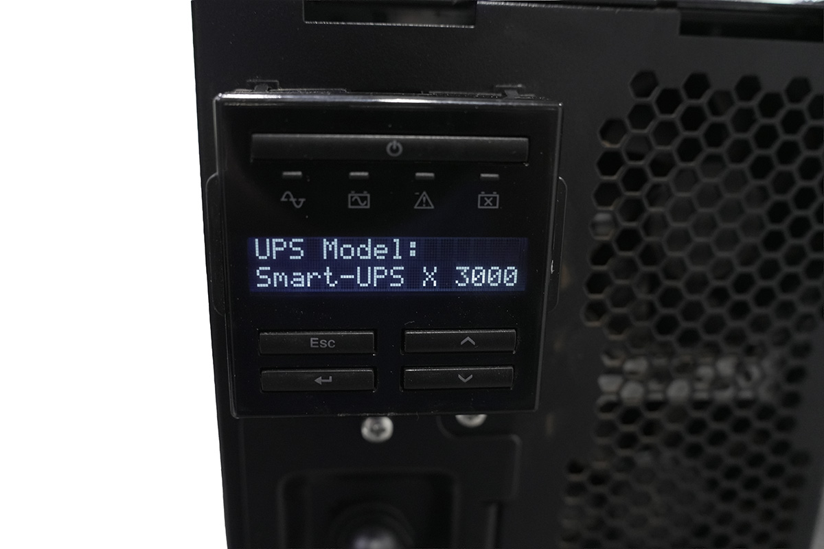 APC Smart-UPS X3000 SMX3000LV 3000VA 2700W Rack/Tower UPS Battery Backup 120V APC Smart-UPS X3000 SMX3000LV 3000VA 2700W Rack/Tower UPS Battery Backup 120V